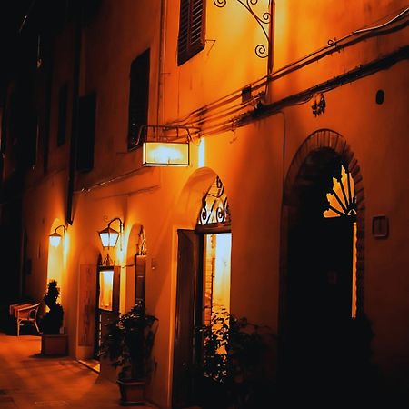 Locanda Il Pino サン・ジミニャーノ エクステリア 写真