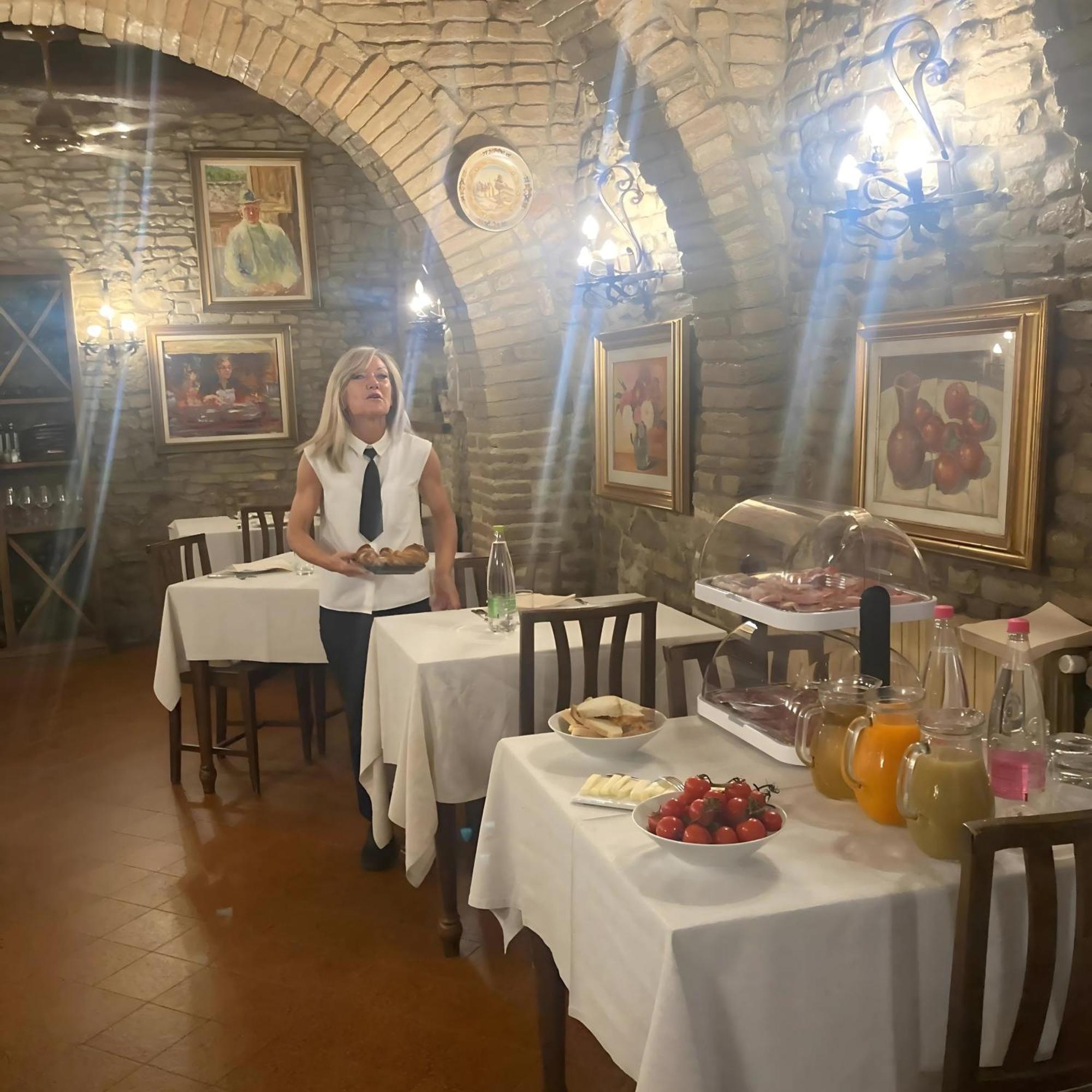 Locanda Il Pino サン・ジミニャーノ エクステリア 写真