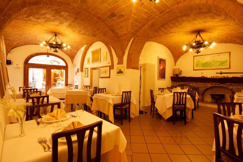 Locanda Il Pino サン・ジミニャーノ エクステリア 写真