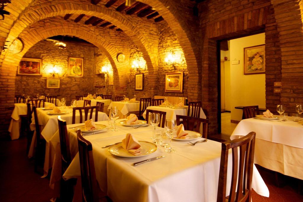 Locanda Il Pino サン・ジミニャーノ エクステリア 写真