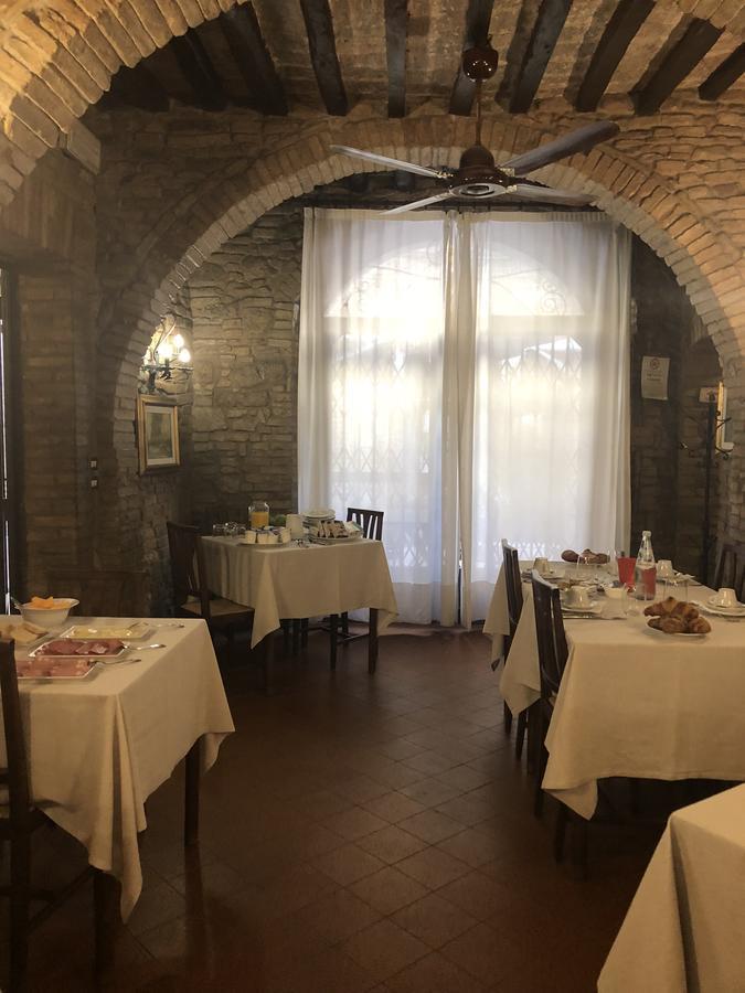 Locanda Il Pino サン・ジミニャーノ エクステリア 写真